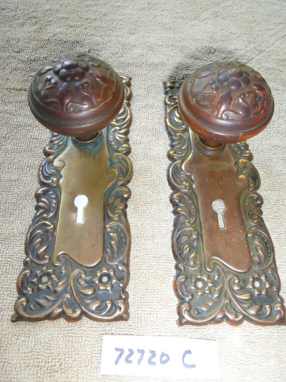 Antique Ornate Floral Door Knob Set of 2 Knobs and Shaft Antique Ornate Floral Door Knob Set of 2 Knobs and Shaft