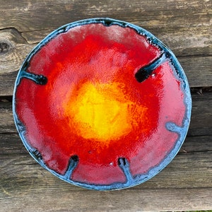 große handgefertigte Obstschale - modernes Design aus der Mitte des Jahrhunderts, Keramik mit schwarzer Lavaglasur