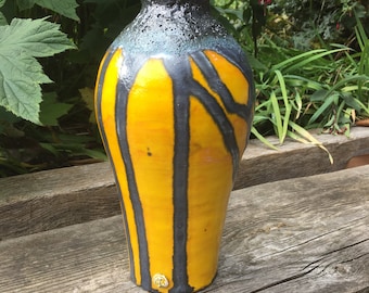Handgefertigte Senfgelbe Keramikvase: Mid Century Modern Zinnglasur