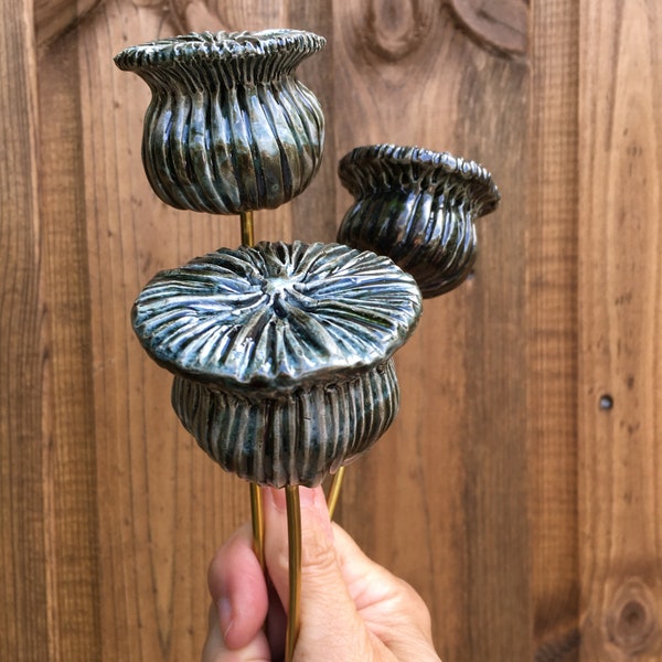 3 ceramic poppy seed heads, 3 single decorative stems for a sculptural floral arrangement, garden decoration, garden art