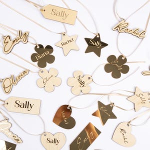 Dije de bolso personalizado, etiqueta con nombre, lindo, dorado, de madera, tarjetas para el lugar de la boda, llavero, propuesta de dama de honor minimalista, linda etiqueta personalizada