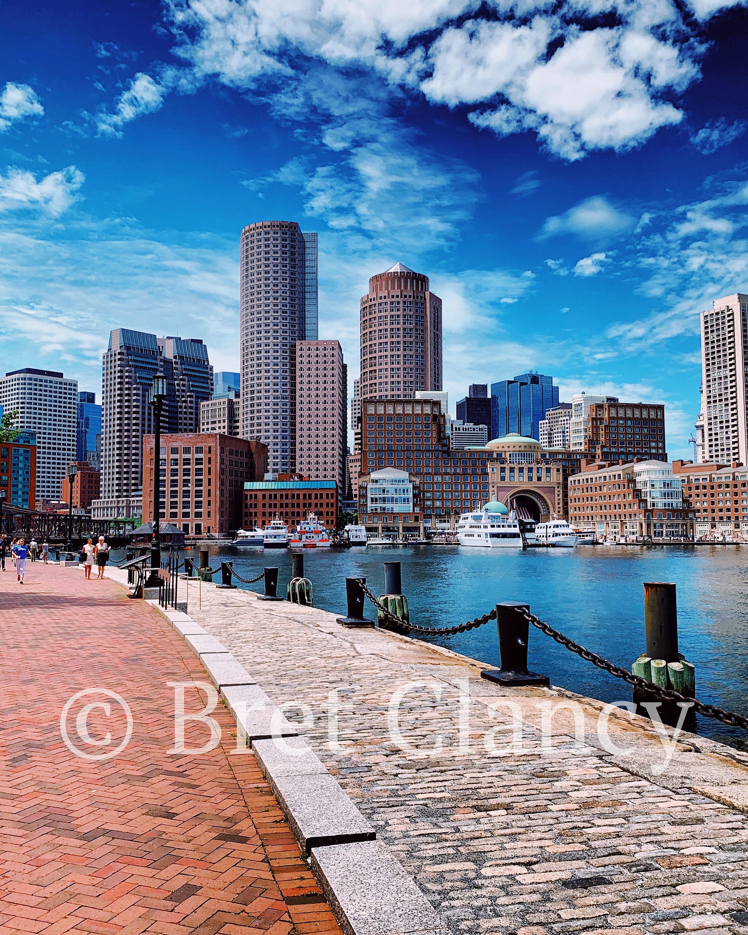 Fan Pier del puerto marítimo de Boston Vista del horizonte del centro de  Boston con barcos en el puerto de Boston - Boston Harbor Walk - South Boston, image size:2400x3000