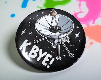 ¡Adiós! Pin de la sonda espacial Voyager / Insignia espacial divertida de 50 mm / Regalo de astronomía de la NASA para amantes del espacio / Pin o imán para bata de laboratorio