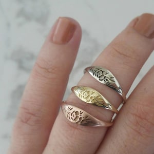 Flower signet ring, 14k gold floral wedding band, flower wedding ring,Mother&#39;s day gift , personalized Valentine&#39;s day gift