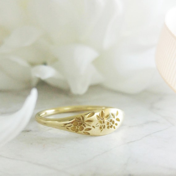Gold Flowers Signet Ring, Vintage Style Floral Ring for Women