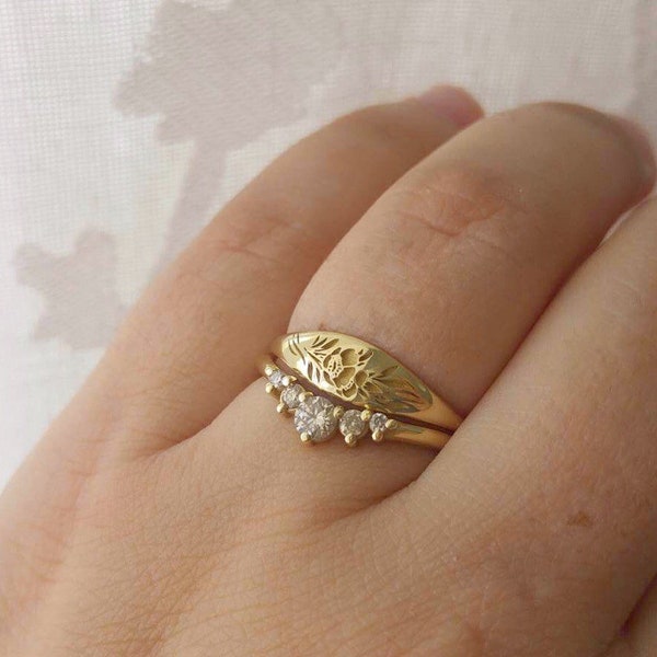 Flower signet ring, vintage style engagement ring set, alternative engagement ring , unique wedding ring set, anemone floral wedding ring