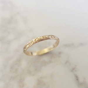 Thin floral wedding band, Flower wedding band, vintage style floral ring for women , personalized Valentine&#39;s day gift