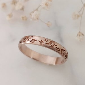 Flower wedding band, vintage style floral ring for women , personalized Valentine&#39;s day gift