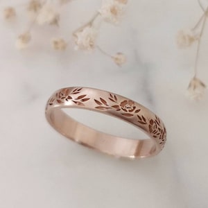 Flower wedding band, vintage style floral ring for women , personalized Valentine's day gift