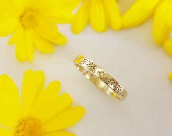 Floral wedding band, Unique wedding band for women, daisy wedding ring, Gold wedding ring for women, 14k gold flower ring