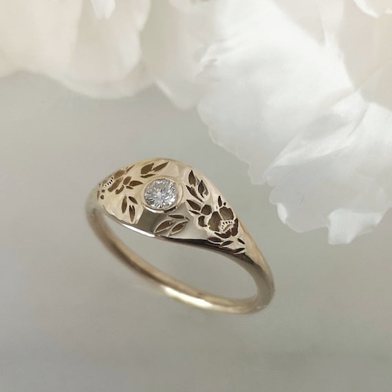 Gold Flower Signet Ring, Vintage Style Floral Crown Ring for Women