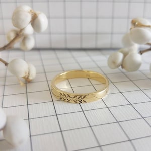 Rustic wedding band, Unique wedding band for women, Leaves and berries wedding band, Gold wedding ring , 14k gold leaves wedding band