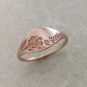 Flower signet ring, Poppy Lavender botanical signet