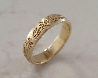 Daffodils wedding band, vintage style floral ring for women, engraved flower ring.