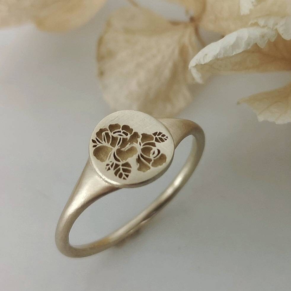 Rose signet ring, Flower signet ring, 14k gold rose signet ring , personalized Valentine's day gift