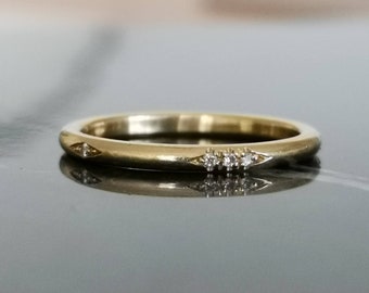 Thin gold wedding band, delicate diamond wedding ring for women, 14k gold wedding band