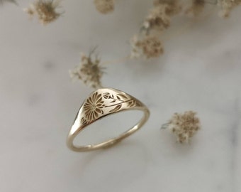 Gold flower signet ring, vintage style floral crown ring for women, Unique Gold wedding ring, 14k gold wedding band, flower wedding band