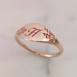 Monogram ring, Flower signet ring, Unique monogram ring, vintage style monogram signet, gold initial ring, personalized Valentine&#39;s day gift