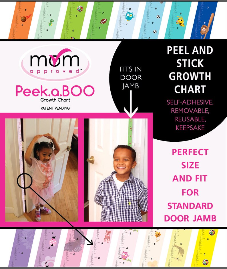 K&ouml;nnte beinhalten: Ein selbstklebendes Wachstumsmessband mit dem Text "Peek.a.BOO" und "Mom Approved". Das Messband ist f&uuml;r einen Standard-T&uuml;rrahmen konzipiert und verf&uuml;gt &uuml;ber farbenfrohe Designs mit Sport- und Tiermotiven. Das Messband ist selbstklebend, abnehmbar, wiederverwendbar und ein Andenken.
