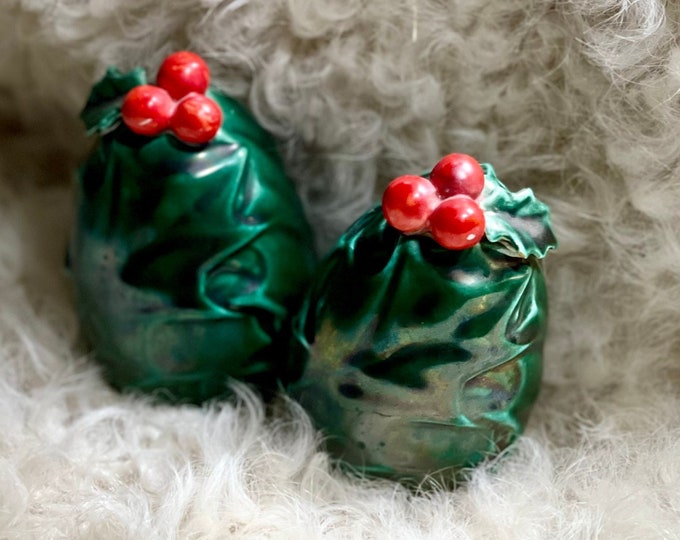 Christmas Salt and Pepper Shaker Set, Holly and Ivy Collectible Decor, Vintage Kitchen