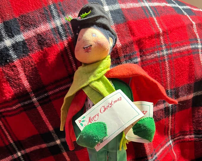 Annalee Christmas Caroler, Vintage Holiday Decoration, Collectible Doll