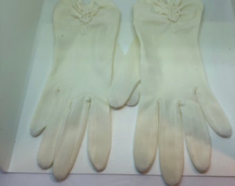 Women's White Sheer Vintage Gloves, Retro Church gloves, Mid Century Fashion