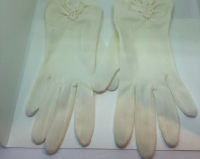 Women's White Sheer Vintage Gloves, Retro Church gloves, Mid Century Fashion