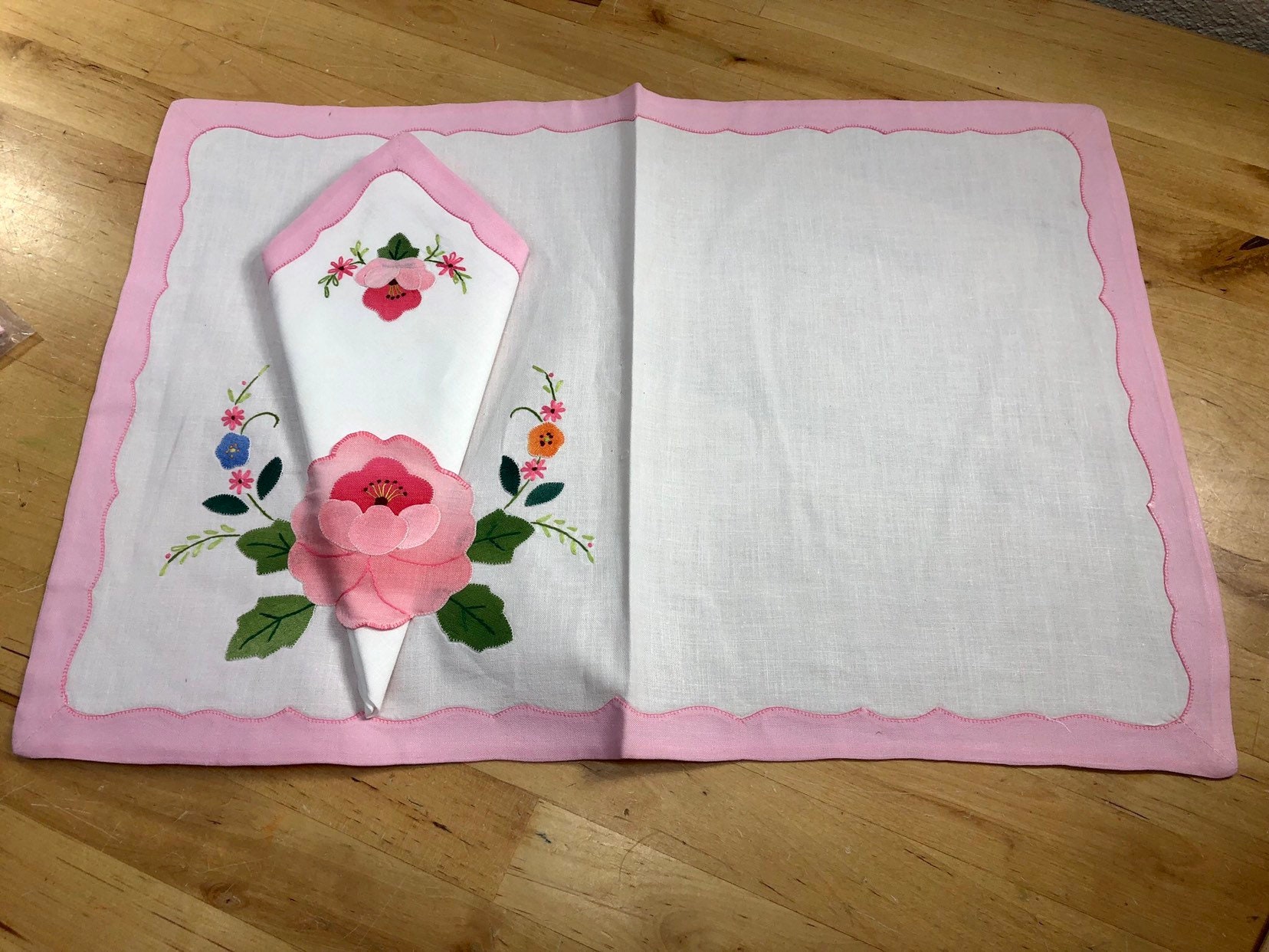 Appliqué Placemat and Napkin Set of 6, Vintage Table Setting, Bridal