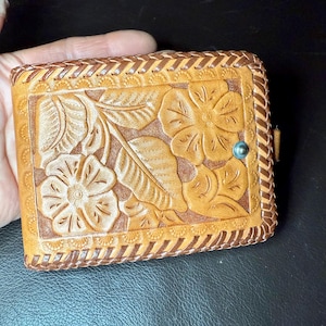 Cartera occidental de cuero repujado hecha a mano con diseño de águila y flores cosidas a mano