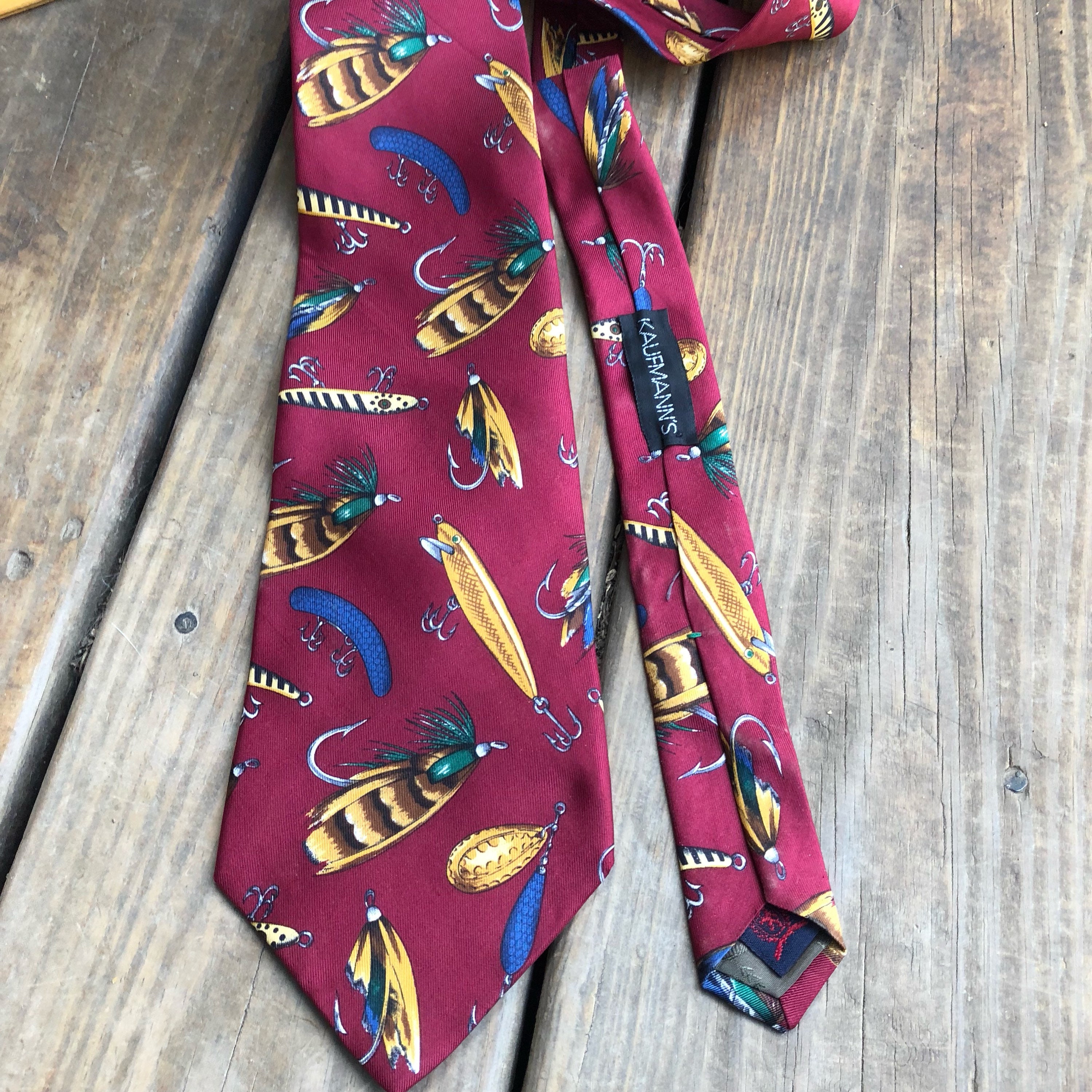 Fishing lure necktie