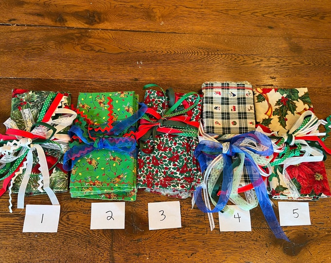 Christmas Napkins, Holiday Table Decoration, Handmade Holiday Set of 4, Table Setting