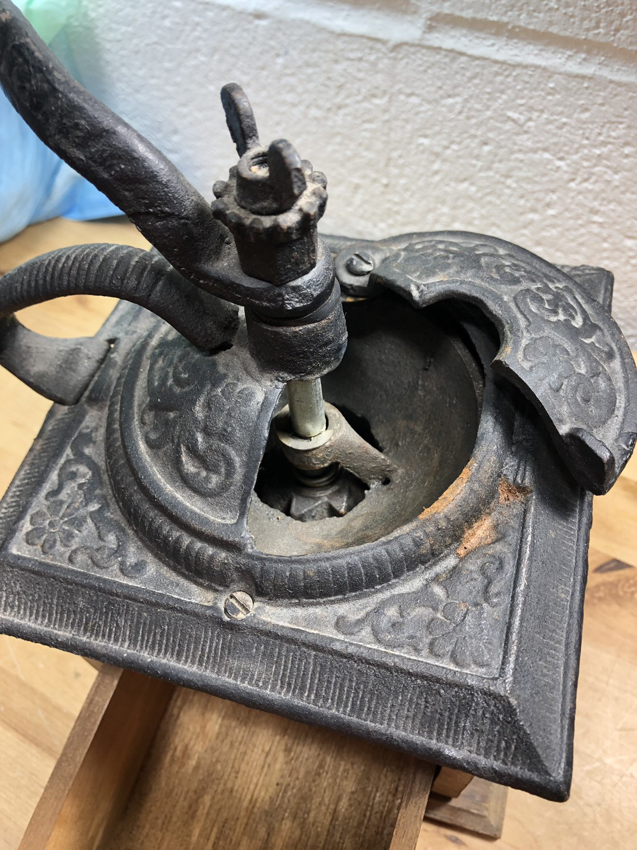 Antique Coffee Grinder, Hand Crank Coffee Mill, Retro Kitchen