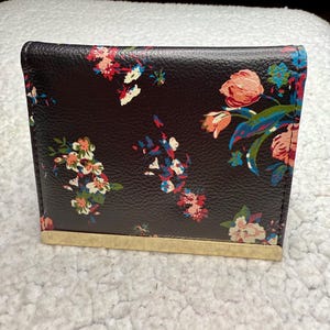 Cartera de cuero con diseño floral negro, portatarjetas de crédito con forma de flor