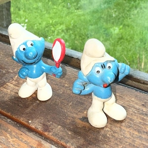 Vintage Vanity Smurf Figurine: 1972 Collectible Toy