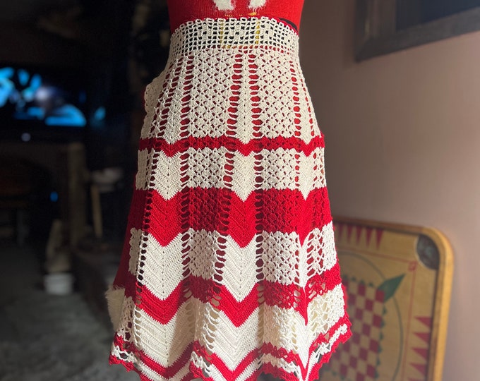 Red and White Apron, Mid Century Crochet Christmas Holiday Hostess Kitchen