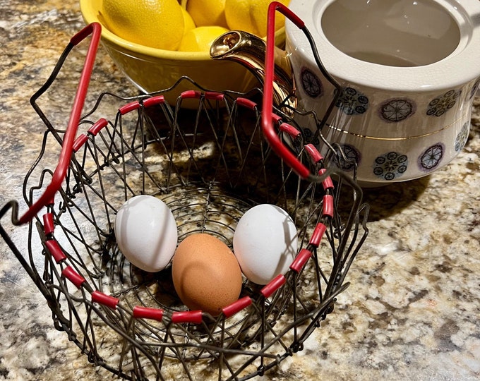 Metal Vintage Basket, Red Handle Retro Kitchen Storage Bin, Egg Keeper