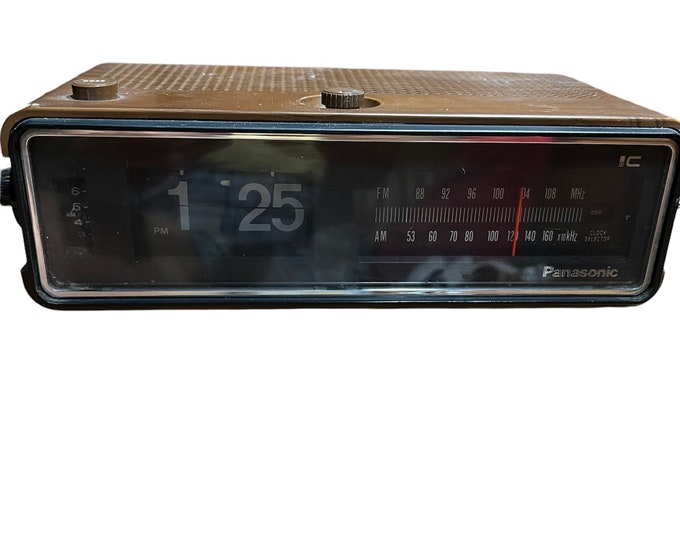 Panasonic Clock Radio, Vintage AM FM Alarm Clock, Bedside Nightstand Music