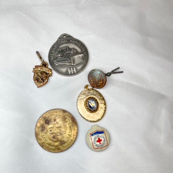 Collectible Souvenirs, Vintage Charms, Pin, Coin, Button