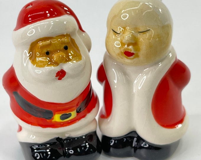 Santa Salt and Pepper Shaker Set, Mr And Mrs Claus Salt and pepper Holiday Decoration, Christmas Decor