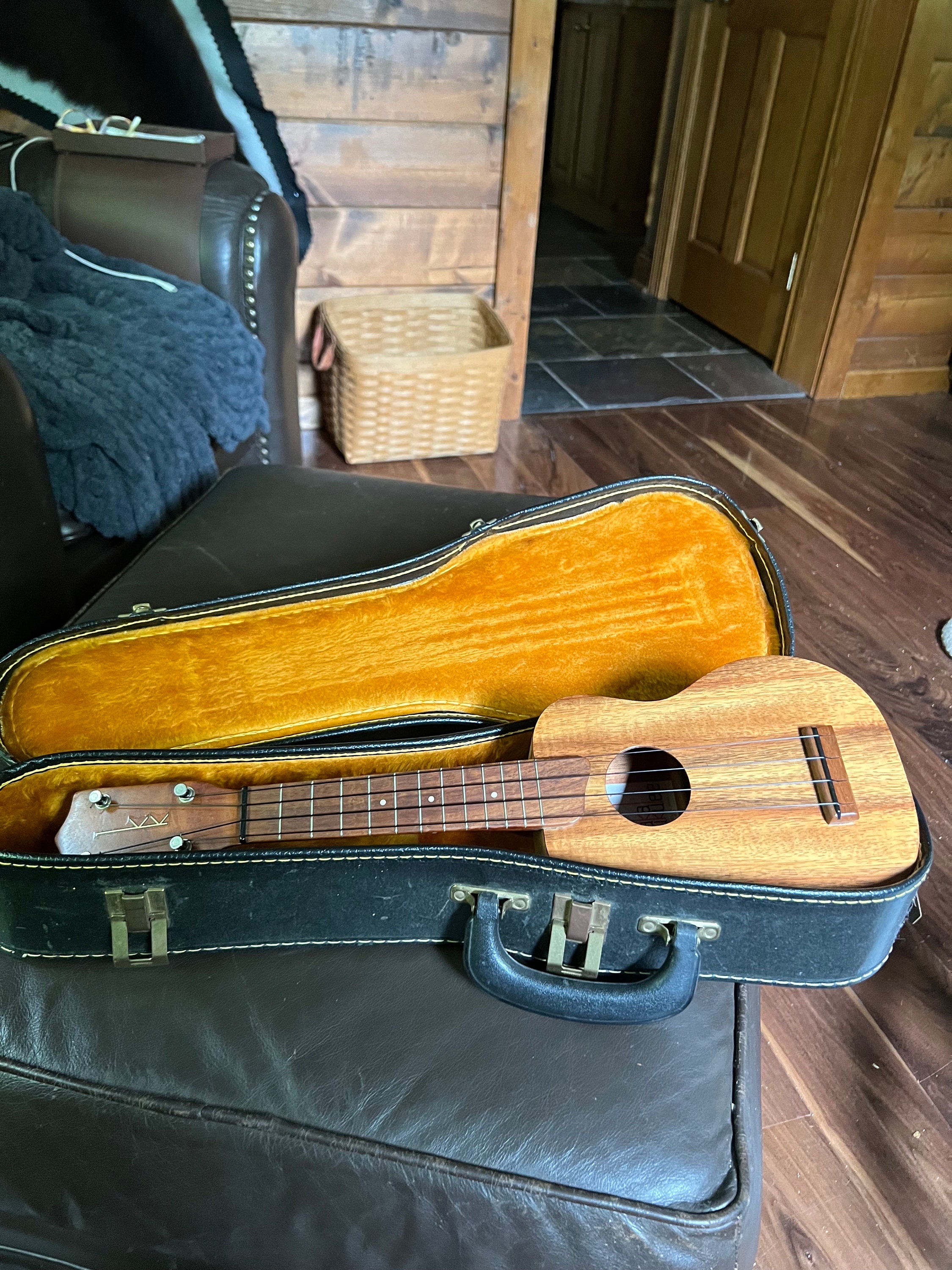 Ukulele Kamaka Honolulu Hawaii, Made in USA, Vintage With