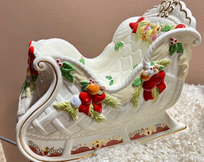 Santa Claus Sleigh, Christmas Display, Holiday Candy Cookie Fruit Bowl