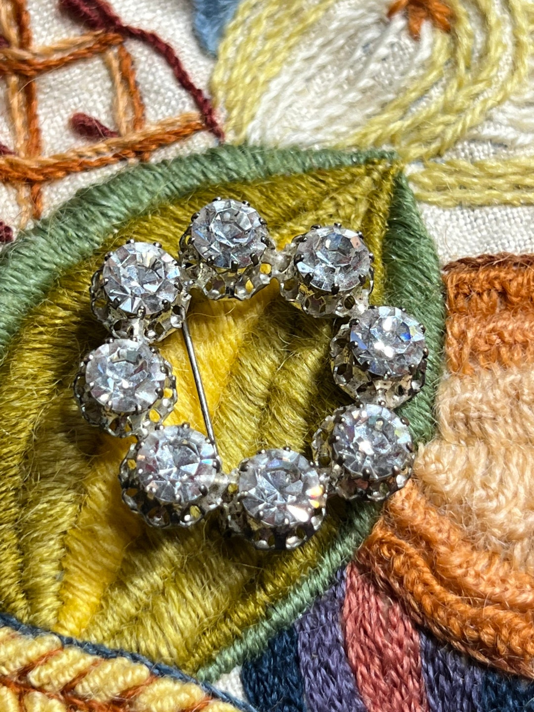 Broche fleur strass Années 50 vntage franças | Strass vntage, Broche