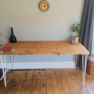 Industrial desk with white hairpin legs