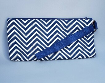 Navy Blue and White Zipper Wristlet Clutch Bag, Gift for Her, Navy Chevron Clutch, Zigzag Fabric Handbag, Navy and White Minimalist Wristlet