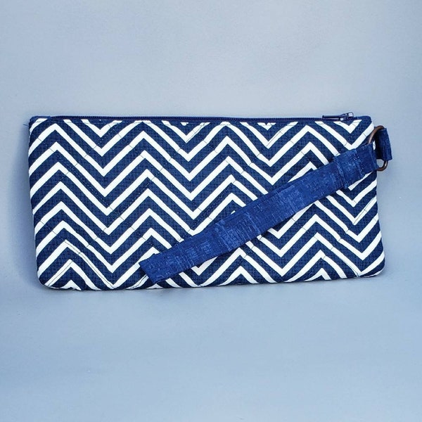 Navy Blue and White Zipper Wristlet Clutch Bag, Gift for Her, Navy Chevron Clutch, Zigzag Fabric Handbag, Navy and White Minimalist Wristlet