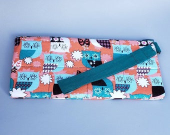 Owl Wristlet Purse, Flat Zipper Pouch, Quilted Minimalist Wristlet, Whimsical Owl Print Zipper Clutch, Minimalist Clutch Bag, Gift for Her