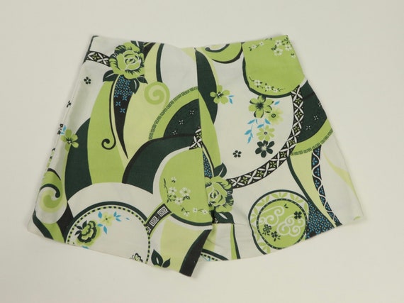 Green Abstract High Waisted Shorts, 1990s Vintage - image 2