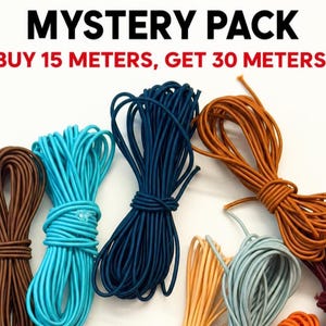 Könnte beinhalten: Ein Überraschungspaket mit aufgewickelten Schnüren in verschiedenen Farben, darunter Braun, Türkis, Dunkelblau, Orange, Hellbeige, Hellgrau und Kastanienbraun. Der Text MYSTERY PACK und BUY 15 METERS, GET 30 METERS! steht oben im Bild.
