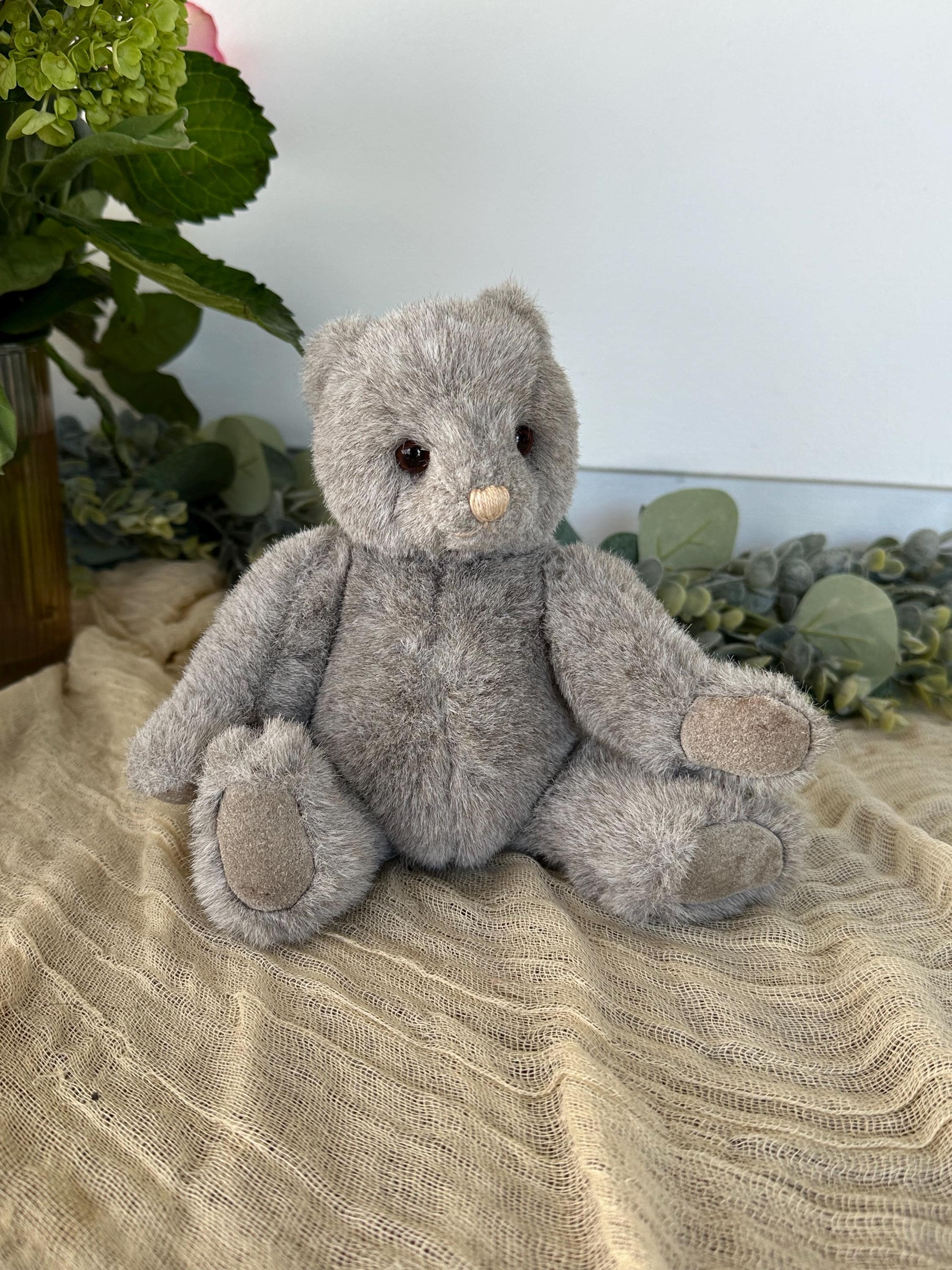 1986 “gundy” Gund Collectors Classics K-3 8” Gray Jointed Teddy