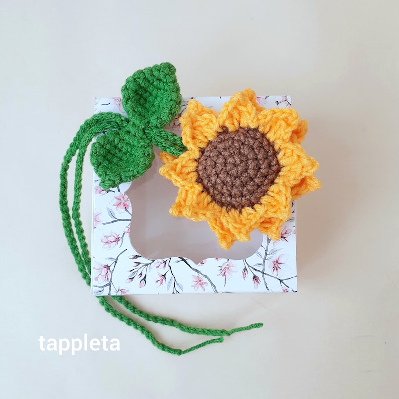 Daisy bloem charme haak, zonnebloem charme, achteruitkijkspiegel auto charme, gehaakte bloemen auto decoratie, auto-accessoires bloem klein geschenk Sunflower + Gift box